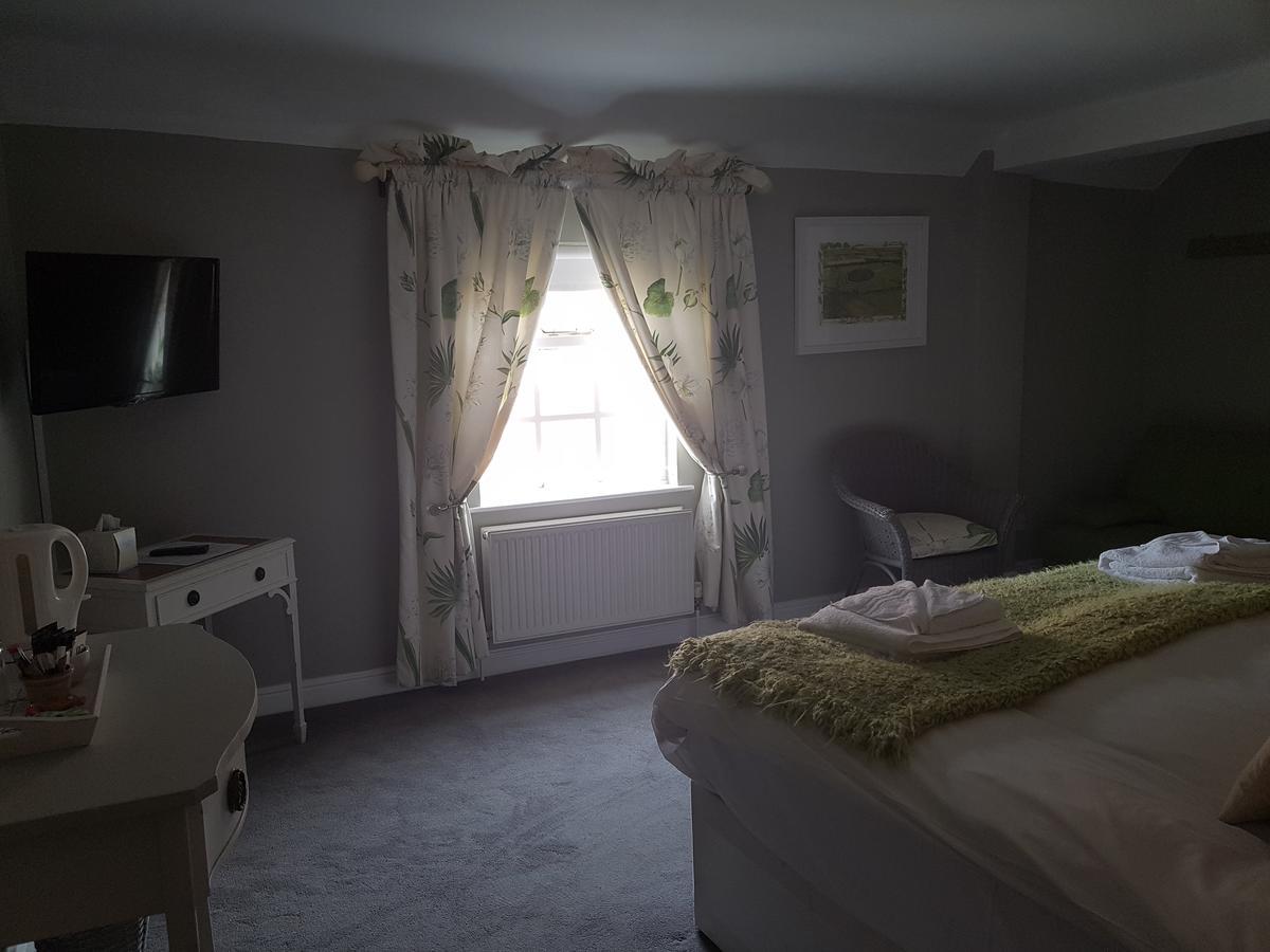 The Angel Inn Warminster Bagian luar foto