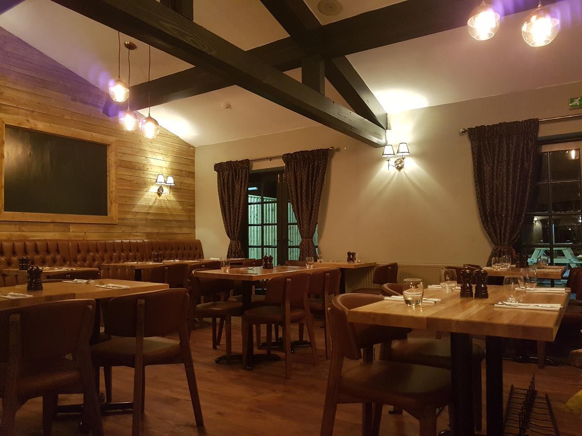 The Angel Inn Warminster Bagian luar foto